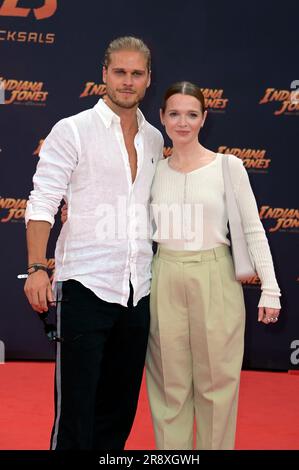 Rurik Gislason und Karoline Herfurth bei der Premiere des Kinofilms „Indiana Jones and the Dial of Destiny / Indiana Jones und das Rad des Schicksals“ im Zoo Palast. Berlin, 22.06.2023 Stockfoto