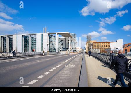 Berlin - 18. April 2023 : Blick auf verschiedene Regierungsgebäude in Berlin Stockfoto