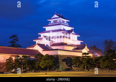 Schloss Tsuruga am Abend Stockfoto