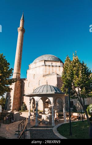 Sinan-Pascha-Moschee, 1615 in Prizren erbaut – oft als Kulturhauptstadt des Kosovo bezeichnet Stockfoto