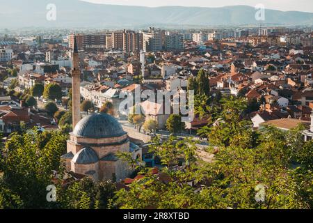 Sinan-Pascha-Moschee, 1615 in Prizren erbaut – oft als Kulturhauptstadt des Kosovo bezeichnet Stockfoto