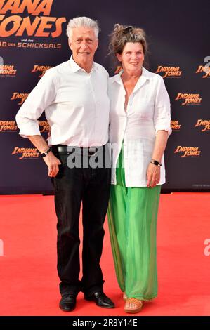 Max Moor mit Ehefrau Sonja Moor bei der Premiere des Kinofilms „Indiana Jones and the Dial of Destiny / Indiana Jones und das Rad des Schicksals“ im Zoo Palast. Berlin, 22.06.2023 Stockfoto