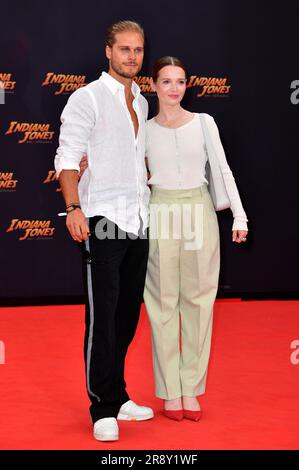 Rurik Gislason und Karoline Herfurth bei der Premiere des Kinofilms „Indiana Jones and the Dial of Destiny / Indiana Jones und das Rad des Schicksals“ im Zoo Palast. Berlin, 22.06.2023 Stockfoto