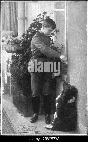 "Les derniers jours des Romanof; Le Zarevitch", 1914. Aus „L'Album de la Guerre 1914-1919, Band 2“ [L'Illustration, Paris, 1924]. Stockfoto