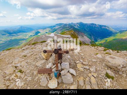 Monte Redentore und Pilato See (Italien) - der Landschaftsgipfel der Sibillini Range, Regionen Umbrien und Marken. Einer der höchsten Gipfel der Apennine Stockfoto