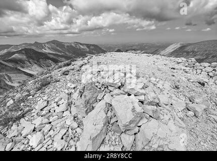 Monte Redentore und Pilato See (Italien) - der Landschaftsgipfel der Sibillini Range, Regionen Umbrien und Marken. Einer der höchsten Gipfel der Apennine Stockfoto