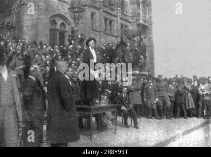 "La Nouvelle Europe; Le Regime communiste a Budapest; une actrice du Theatre National chantant des hymnes communistes", 1919. Aus „L'Album de la Guerre 1914-1919, Band 2“ [L'Illustration, Paris, 1924]. Stockfoto