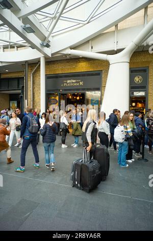 Der Harry Potter Shop auf Bahnsteig 9 3/4, Bahnhof Kings Cross Stockfoto