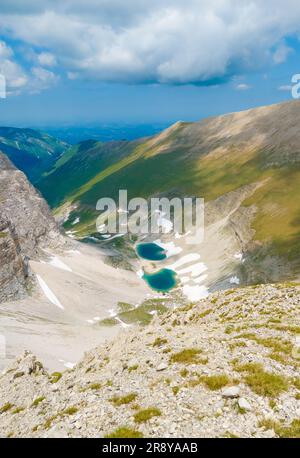 Monte Redentore und Pilato See (Italien) - der Landschaftsgipfel der Sibillini Range, Regionen Umbrien und Marken. Einer der höchsten Gipfel der Apennine Stockfoto