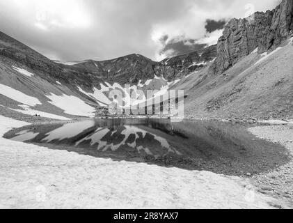 Monte Redentore und Pilato See (Italien) - der Landschaftsgipfel der Sibillini Range, Regionen Umbrien und Marken. Einer der höchsten Gipfel der Apennine Stockfoto