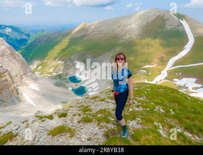 Monte Redentore und Pilato See (Italien) - der Landschaftsgipfel der Sibillini Range, Regionen Umbrien und Marken. Einer der höchsten Gipfel der Apennine Stockfoto