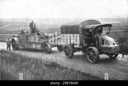 "Au Volant; Tracteurs d'une piece de 240: Voiture-affut et voiture-piece", 1918. Aus „L'Album de la Guerre 1914-1919, Band 2“ [L'Illustration, Paris, 1924]. Stockfoto