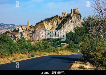Blick auf das Dorf San Leo in der Region Emilia Romagna, Italien Stockfoto