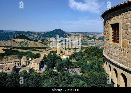 Blick auf das Dorf San Leo in der Region Emilia Romagna, Italien Stockfoto
