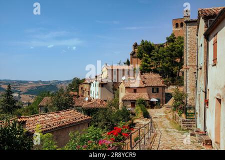Blick auf das Dorf San Leo in der Region Emilia Romagna, Italien Stockfoto