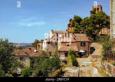 Blick auf das Dorf San Leo in der Region Emilia Romagna, Italien Stockfoto