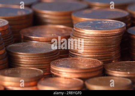 Euro-Cent-Münzen gestapelt und gruppiert Stockfoto