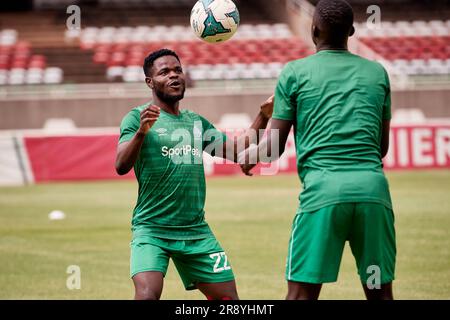 Nairobi, Kenia. 21. Juni 2023. Benson OMALLA (FW, Gor Mahia) wärmt sich auf. Gor Mahia gegen Kakamega Homeboyz, kenianische Premier League. Kasarani-Stadion. Kredit: XtraTimeSports (Darren McKinstry) Stockfoto