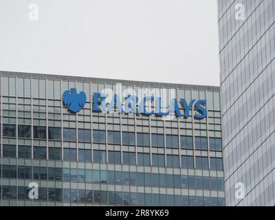 LONDON, Vereinigtes Königreich - 07. JUNI 2023: Barclays Bank mit Hauptsitz in Canary Wharf Stockfoto