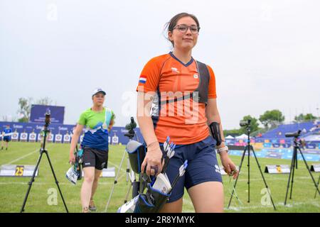 Krakau, Polen. 23. Juni 2023. KRAKAU, POLEN - JUNI 23: Gaby Schloesser aus den Niederlanden nimmt am Tag 3 der Europaspiele am 23. Juni 2023 in Krakau, Polen, an der individuellen Ranking-Runde „Bogenschießen – Frauenerholung“ Teil. (Foto: Pablo Morano/BSR Agency) Kredit: BSR Agency/Alamy Live News Stockfoto