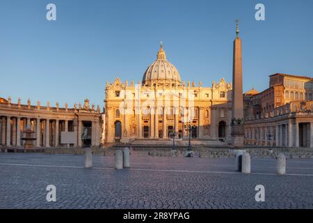 Am frühen Morgen auf der Piazza San Pietro, Vatikanstadt, Rom, Italien Stockfoto