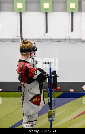 Krakau, Polen. 23. Juni 2023. Drehsportler Jessie Kaps in Aktion während der Air Rifle Women's Qualifications 10m am dritten Tag der Europaspiele, Freitag, den 23. Juni 2023 in Krakau, Polen. Die Europaspiele 3., informell bekannt als Krakau-Malopolska 2023, sind eine geplante internationale Sportveranstaltung, die vom 21. Juni bis 02. Juli 2023 in Krakau und Malopolska, Polen, stattfindet. BELGA FOTO LAURIE DIEFFEMBACQ Kredit: Belga News Agency/Alamy Live News Stockfoto