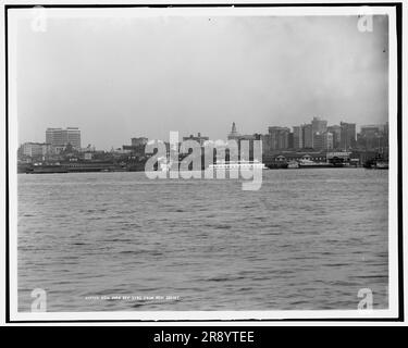 New York Skyline von New Jersey, zwischen 1910 und 1915. Anlegepunkte am Ufer: 'Fall River Line...Providence Line...New York Central &amp; Hudson River Railroad...Lackawanna...Maine Steamship Line Stockfoto