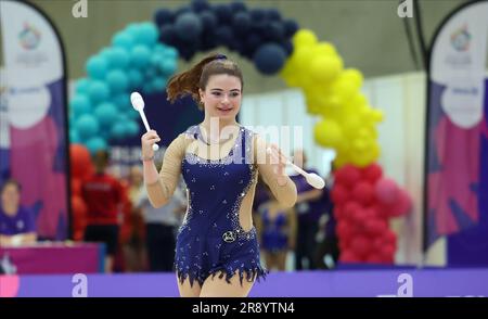 Berlin, Deutschland. 21. Juni 2023. Eleni Tilkeridou von SO Hellas (Griechenland) tritt während des rhythmischen Turnens beim Special Olympics World Game auf Stockfoto