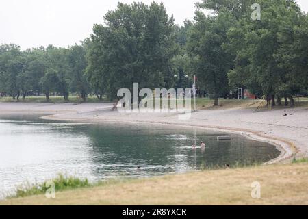 Zagreb, Kroatien. 23. Juni 2023. Die Landschaft des Jarun-Sees ist an heißen Tagen in Zagreb, Kroatien, am 23. Juni 2023 zu sehen. Foto: Igor Kralj/PIXSELL Kredit: Pixsell/Alamy Live News Stockfoto