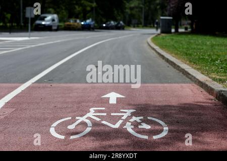 Zagreb, Kroatien. 23. Juni 2023. Die Landschaft des Jarun-Sees ist an heißen Tagen in Zagreb, Kroatien, am 23. Juni 2023 zu sehen. Foto: Igor Kralj/PIXSELL Kredit: Pixsell/Alamy Live News Stockfoto