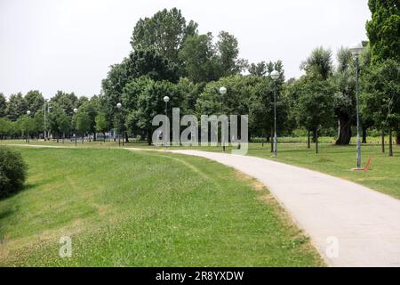 Zagreb, Kroatien. 23. Juni 2023. Die Landschaft des Jarun-Sees ist an heißen Tagen in Zagreb, Kroatien, am 23. Juni 2023 zu sehen. Foto: Igor Kralj/PIXSELL Kredit: Pixsell/Alamy Live News Stockfoto