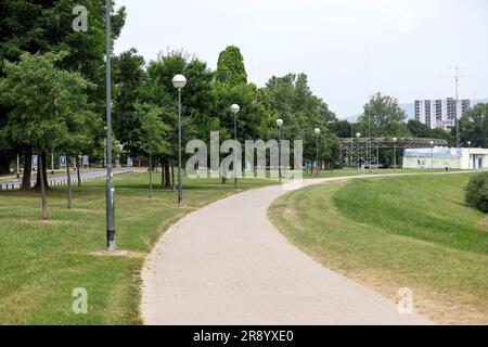 Zagreb, Kroatien. 23. Juni 2023. Die Landschaft des Jarun-Sees ist an heißen Tagen in Zagreb, Kroatien, am 23. Juni 2023 zu sehen. Foto: Igor Kralj/PIXSELL Kredit: Pixsell/Alamy Live News Stockfoto