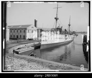 Torpedoboote im Wasserdock, Norfolk Navy Yard, Virginia, c1905. Stockfoto