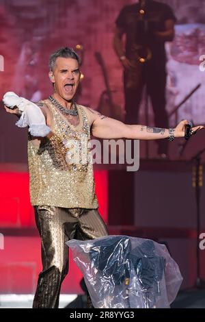 Bergen, Norwegen. 22. Juni 2023. Der englische Sänger, Songwriter und Musiker Robbie Williams führt ein Live-Konzert im Koengen in Bergen auf. (Foto: Gonzales Photo/Alamy Live News Stockfoto