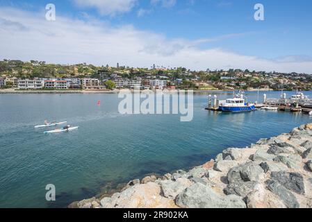 Hafen von San Diego und Bootsanlegestelle im Shelter Island Shoreline Park. San Diego, Kalifornien, USA. Stockfoto