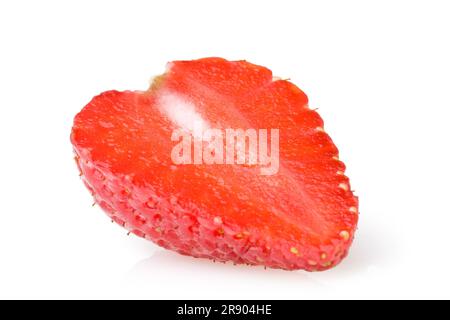 Frische und leckere Erdbeeren auf weißem Hintergrund. Die Datei enthält einen ausgezeichnete Beschneidungspfad Stockfoto