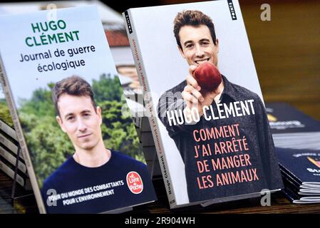 Straßburg, Frankreich. 19. Januar 2023. Hugo Clement auf dem Literaturfestival Bibliothèques Idéales in Straßburg, Nordostfrankreich am 19. Juni 2023. Interview mit Hugo Clement, der über Tierrechte spricht, anlässlich der Veröffentlichung von Lapins ne mangent pas de carottes (Fayard). Der Journalist und Umweltaktivist will die Art und Weise, wie wir Tiere betrachten, ändern. Tierschutz, Überkonsum, Jagd, Stierkampf, intensive Landwirtschaft, Zoos und Zirkusse. Foto von Nicolas Roses/ABACAPRESS.COM Kredit: Abaca Press/Alamy Live News Stockfoto