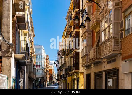 Cartagena, Spanien - 20. September 2020: Malerische Straßen der Altstadt von Cartagena in Spanien Stockfoto