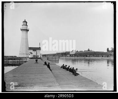 Light House und Fort Ontario, Oswego, New York, c1900. Stockfoto