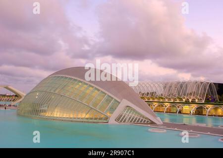 L'Hemisferic, genannt „das Auge“, Architekt Santiago Calatrava, IMAX-Kino und Planetarium, Kunst- und Wissenschaftsviertel, Valencia, Spanien Stockfoto