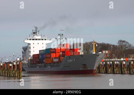 Containerschiff in Schleuse, Kielekanal, Brunsbüttel, Dithmarschen, Schleswig-Holstein, Deutschland Stockfoto