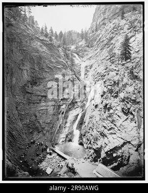 Seven Falls, Cheyenne Canyon, Colorado, c1901. Beachten Sie die Touristen auf der Holztreppe. Stockfoto