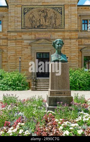 Büste von Ludwig II. Und Wahnfried House, ehemalige Heimat von Richard Wagner, jetzt Richard Wagner Museum, Bayreuth, Bayern, Deutschland Stockfoto