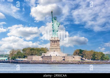 New York, USA - 12. Mai 2023: New York City Freiheitsstatue in New York, USA. Stockfoto