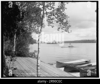 Blick nach Osten auf Raquette Lake von St. Hubert's Isle, Adirondack Mountains, c1902. Stockfoto