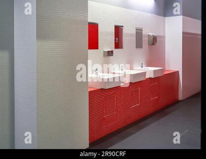 Toilette in der San Mames Arena - das offizielle Heimstadion des FC Athletic Bilbao, Spanien Stockfoto