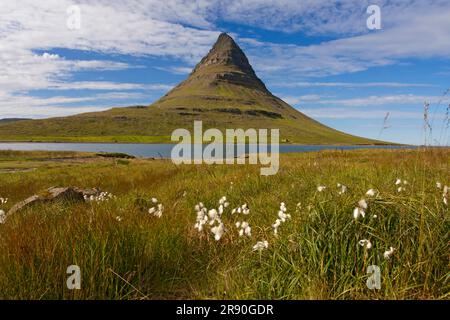 Mount Kirkjufell, Grundarfjoeroeur, Nordküste der Halbinsel Snaefellsnes, Island Stockfoto