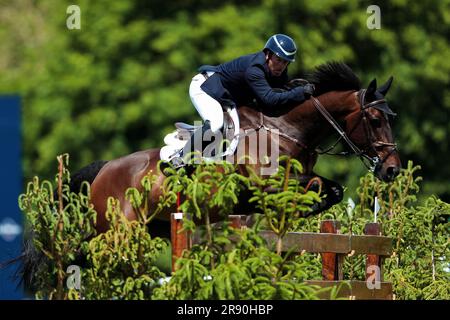 Hassocks, Vereinigtes Königreich, 23. Juni 2023. Das Al-Shira'aa-Hickstead-Derby-Treffen. Große Briten Robert Whitaker in Aktion bei Evert Credit: Rhianna Chadwick/Alamy Live News Stockfoto