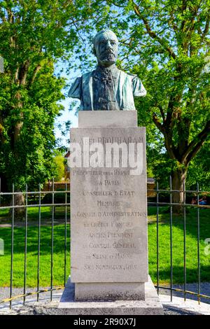 Statue von Abel Prouharam, einem lokalen Politiker aus Coulommiers im Henri Bouvenot Park im französischen Departement seine in Marne in der Region Paris Stockfoto