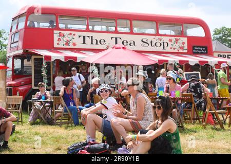 Somerset, Großbritannien. 23. Juni 2023 Atmosphäre beim Glastonbury Festival auf Worthy Farm in Somerset. Foto: Freitag, 23. Juni 2023. Das Foto sollte lauten: Matt Crossick/Empics/Alamy Live News Stockfoto